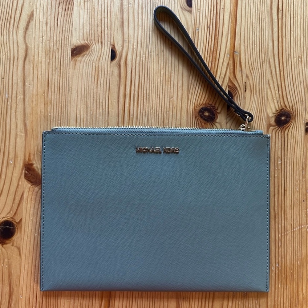 Michael Kors | green XL jet set wristlet clutch